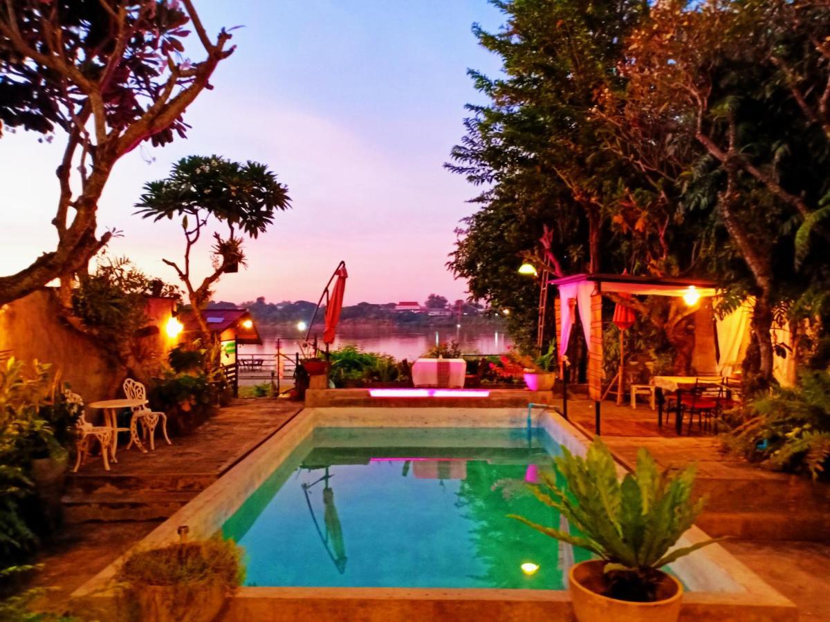 Sofa Gallery Hotel Nong Khai Bagian luar foto