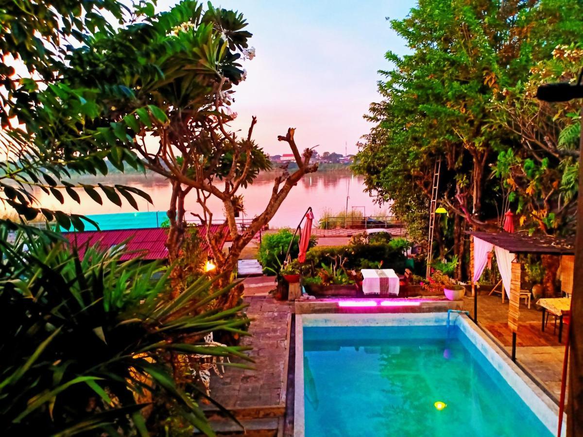 Sofa Gallery Hotel Nong Khai Bagian luar foto