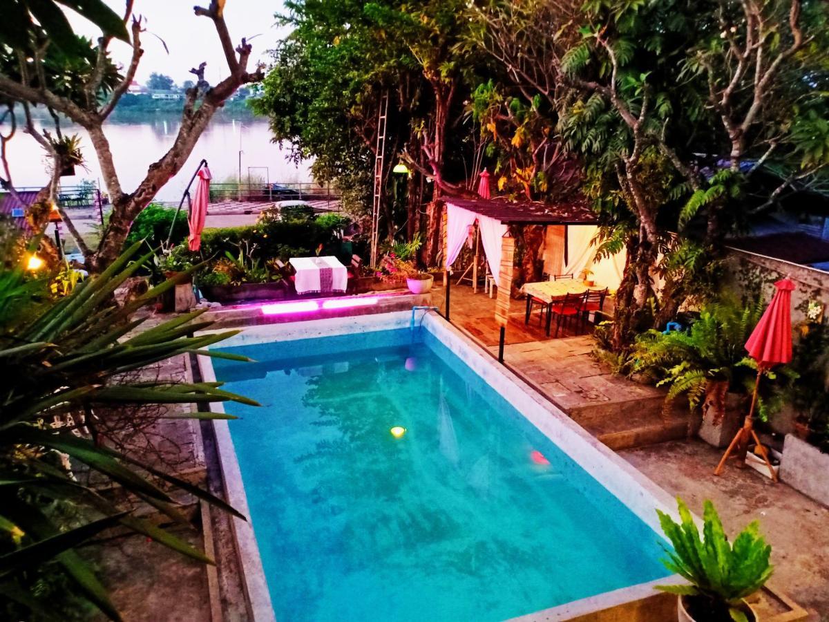 Sofa Gallery Hotel Nong Khai Bagian luar foto